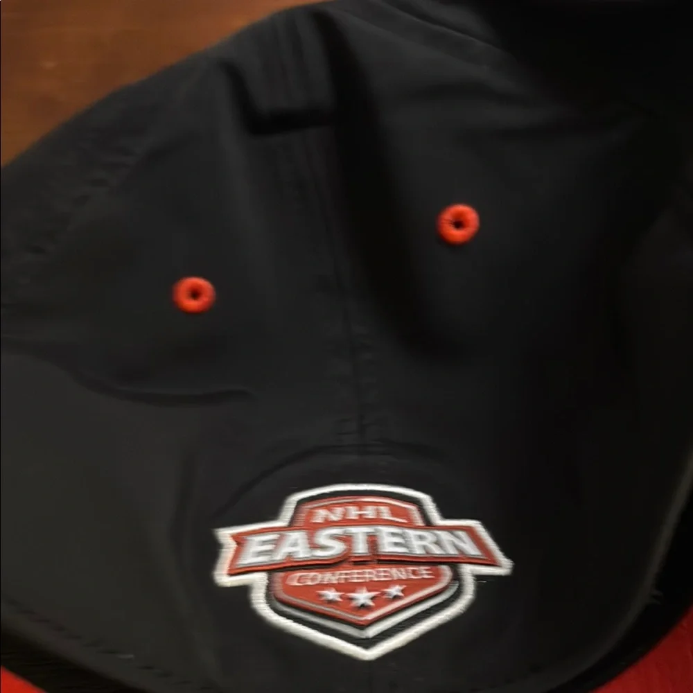 Detroit Red Wings Black and Red Cap NWT size L/XL - Picture 6 of 12